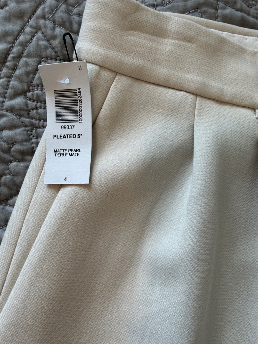 Aritzia babaton 5 inch trouser shorts - Picture 2 of 4